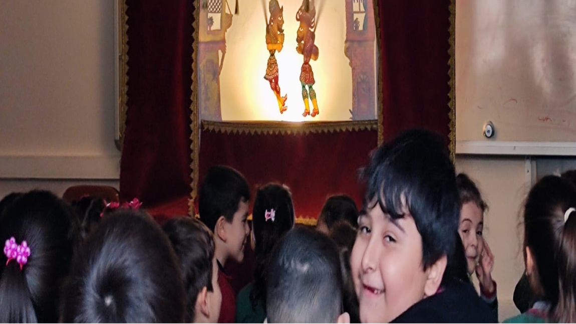 OKULUMUZDA ÖĞRENCİLERİMİZE KARAGÖZ HACİVAT GÖSTERİSİ DÜZENLENDİ